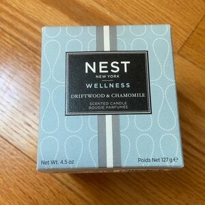 NEST Fragrances Driftwood & Chamomile Scented Candle - Blue and White